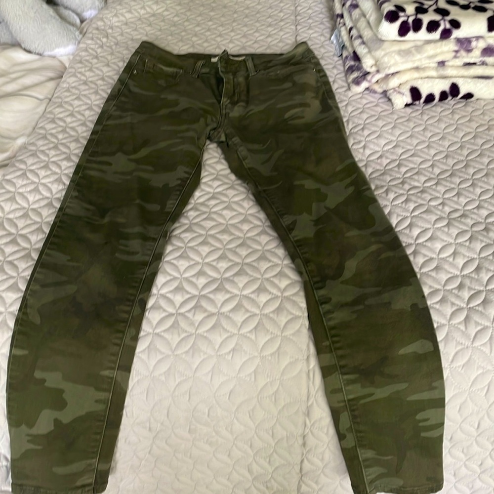 Levi’s Camo skinny jeans